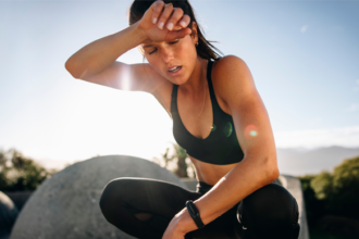 O sucesso nos exercícios não depende de ser perfeito, mas de continuar avançando um passo de cada vez, mesmo nos dias mais difíceis.